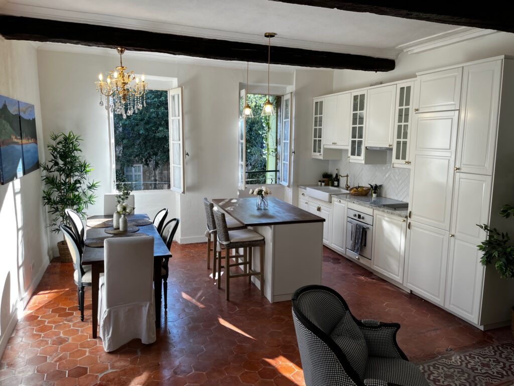Pezenas dining kitchen